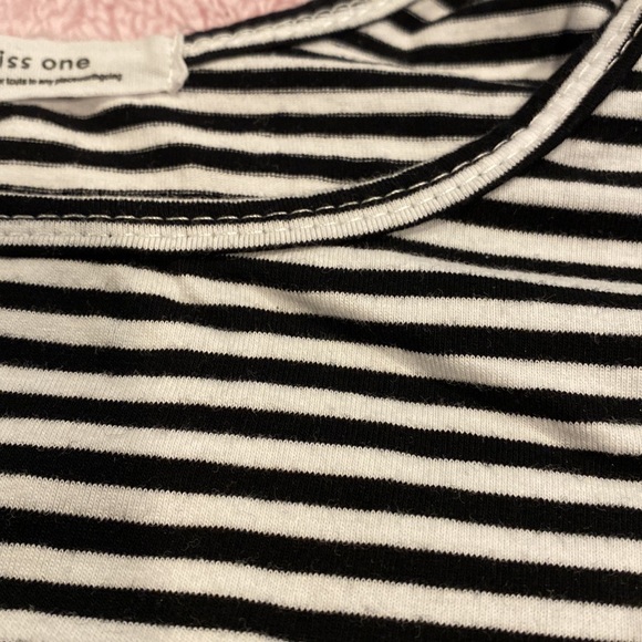 Black and White Striped Crop Top - Picture 2 of 2